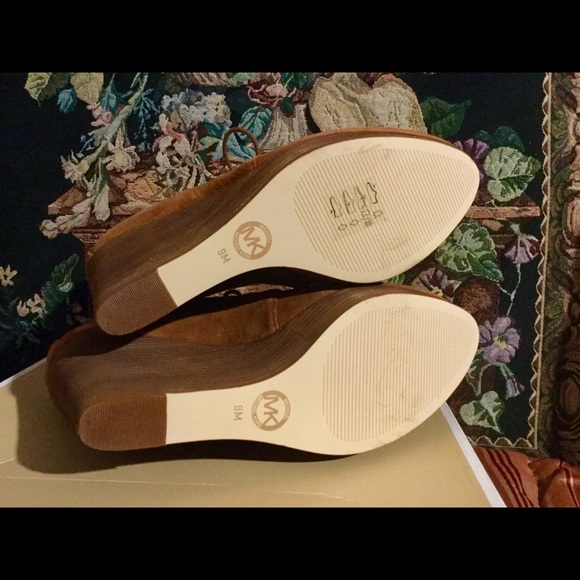 Michael Kors Pierce Boots - Picture 5 of 8